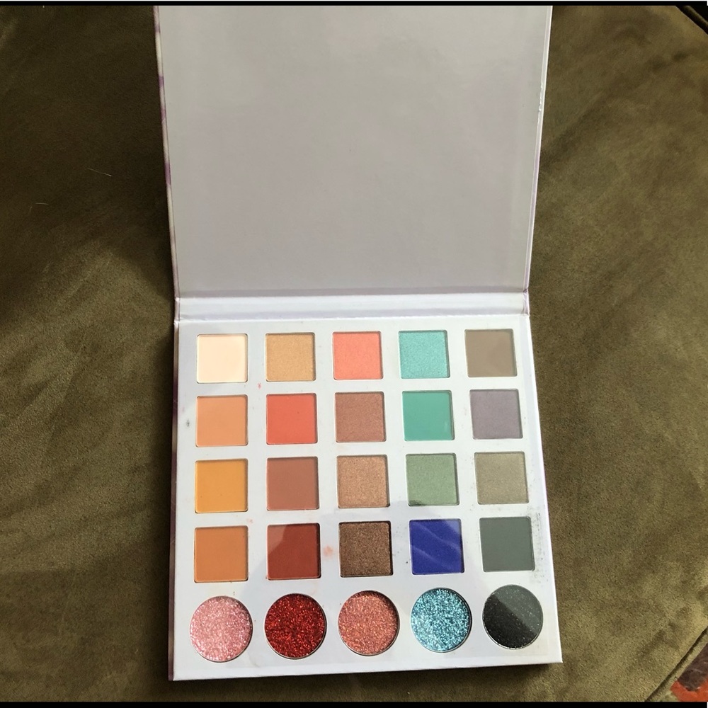 NWOT Glamierre Wonderland Glam Eyeshadow Palette & Glitter Palette